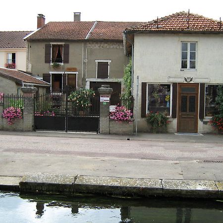 Chez Monique Hotel Doulaincourt-Saucourt Kültér fotó